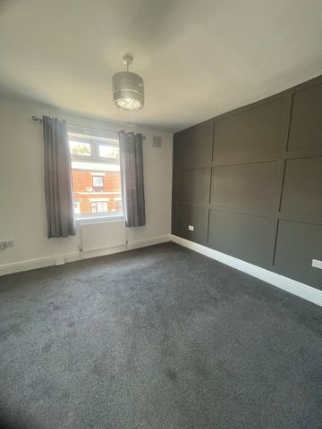 East Street, Radcliffe - Photo 2