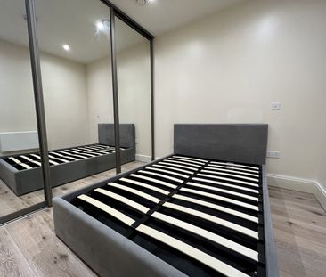 4 Mondial Way, Greater London, UB3 - Photo 3