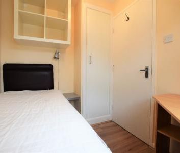 4 Bedroom Student Home - Henry Court (Near City Centre) - Photo 2