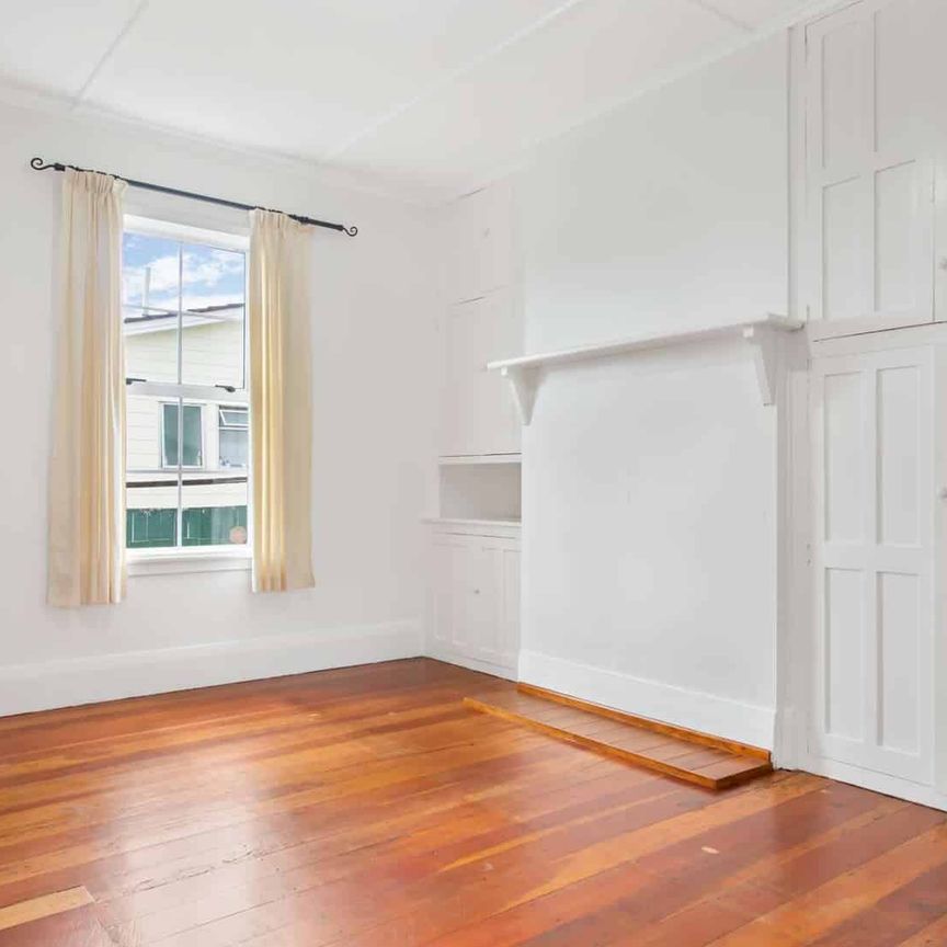 Charming 3 Bedroom Villa with 2 living areas - Photo 1