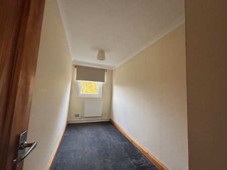 3 bedroom end of terrace house to rent - Photo 4