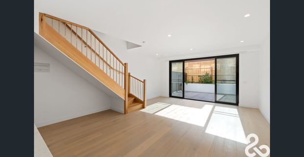 Exceptional Quality, Executive Residence, Private viewings welcome - Photo 1