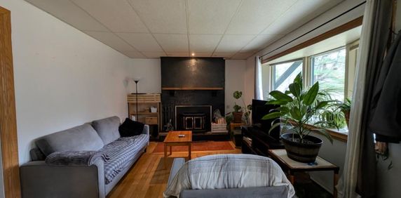 5 1/2 foyer (wifi inclus) terrain bordé d'un étang - Photo 2