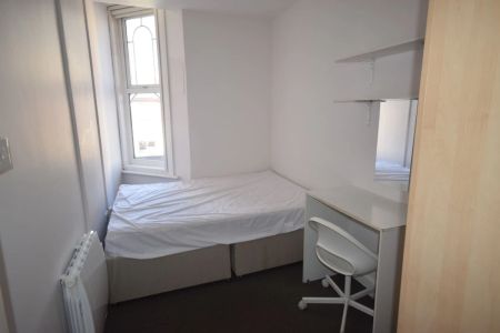 To Rent Holdenhurst Road, Lansdowne, Bournemouth, BH8 £1,350 pcm Tenancy Info - Photo 4