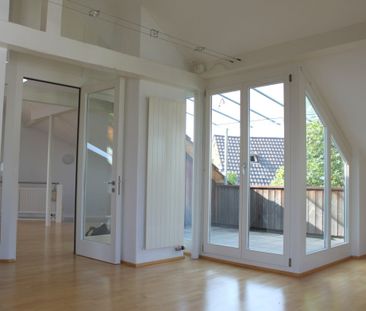 Sunny and renovated 2.5-room penthouse apartment with a view in Basel - Foto 6