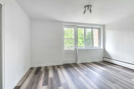 3635 avenue Ridgewood - Bright 3-Bedroom Apartment! - Photo 2