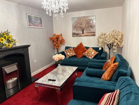 4 Bed Detached House, Regina Drive, NG8 - Photo 2