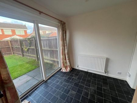 3 bedroom semi-detached house to rent - Photo 5