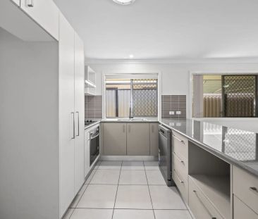 “Stylish & Comfortable Living in Prime Yamanto Location” - Photo 1