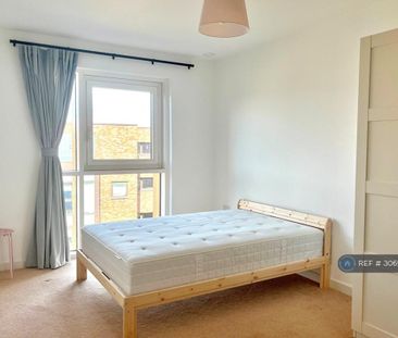 2 bedroom flat to rent - Photo 2