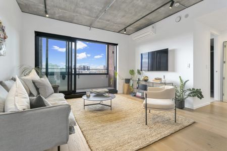 Modern Luxury - Unbeatable Location - Photo 3