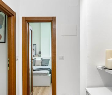 Large single room with balcony in Milan - Photo 5