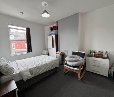 Mitford Place (room 2), Armley, Leeds - Photo 6