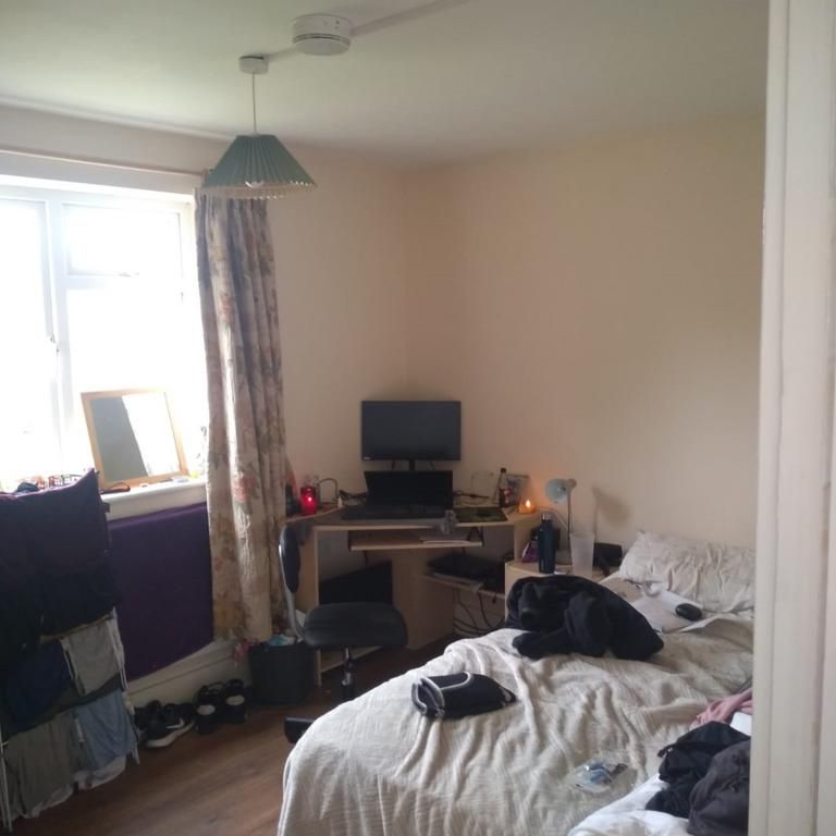 6 bedroom semi-detached house to rent - Photo 1