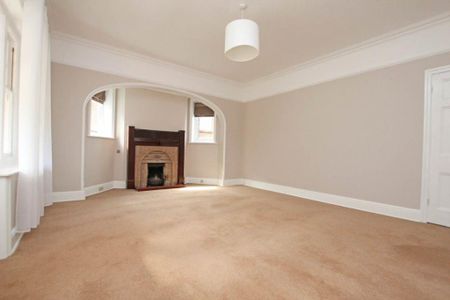 3 bedroom flat to rent - Photo 3