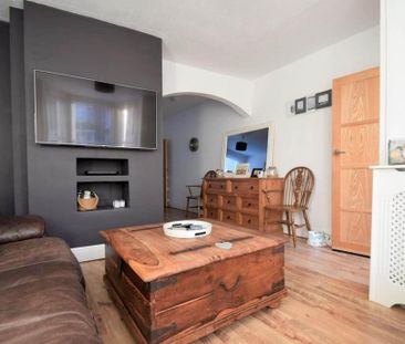 4 bedroom terraced house to rent - Photo 2