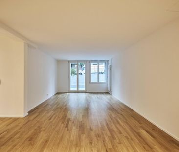 Moderne 2.5-Zimmerwohnung im Erdgeschoss mit Terasse - Foto 1