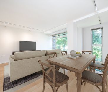 Woodsford Square, Holland Park, W14, London - Photo 1