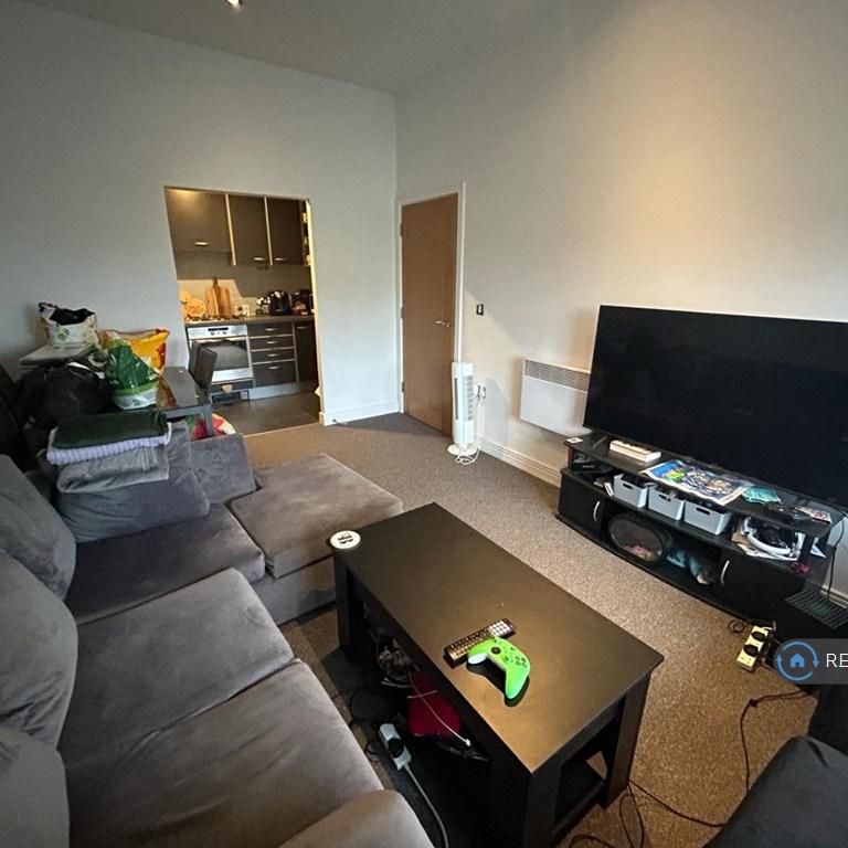 2 bedroom flat to rent - Photo 1