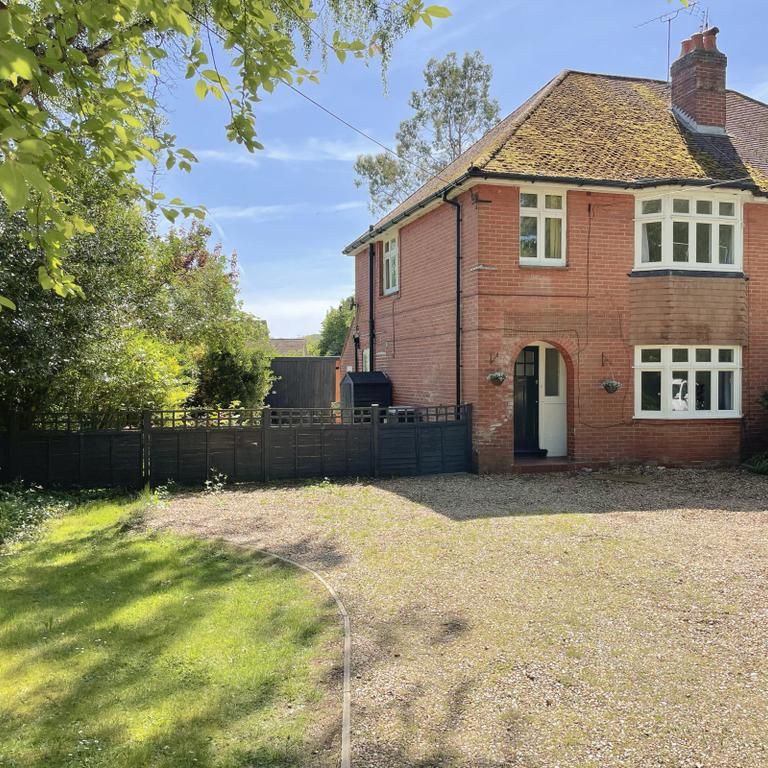 3 bedroom semi-detached house to rent - Photo 1