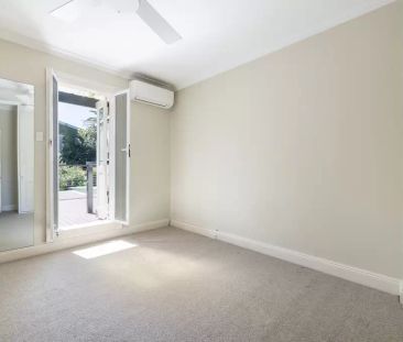 Classic Victorian terrace in parkside setting - Photo 3