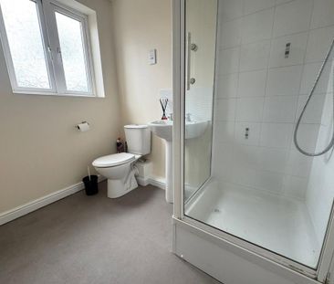 2 bedroom flat to rent - Photo 6