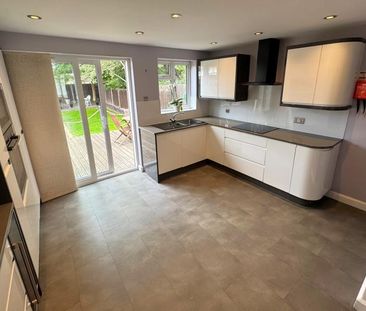 4 bedroom terraced house to rent - Photo 6