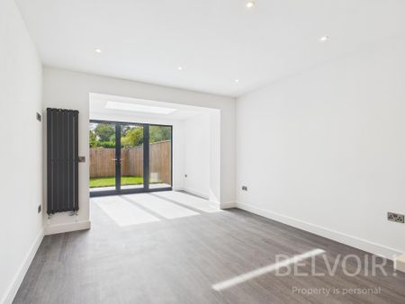 4 bedroom semi-detached house to rent - Photo 5