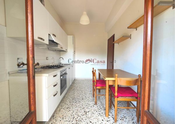 Appartamento con 2 camere, arredato.