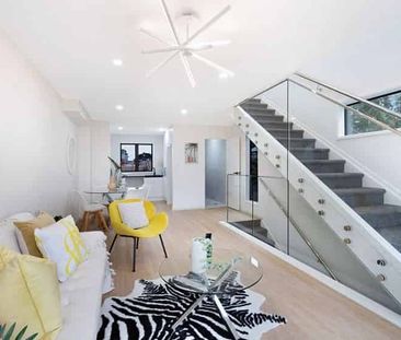 Warm & Spacious Family Home In New Lynn - Photo 1