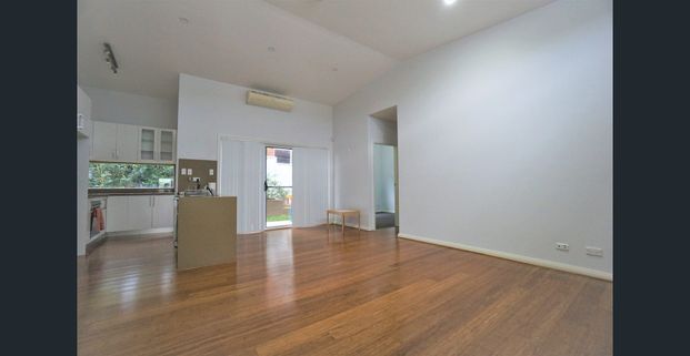 Near New 3 Bedrooms Villa Located In West Ryde - Photo 1