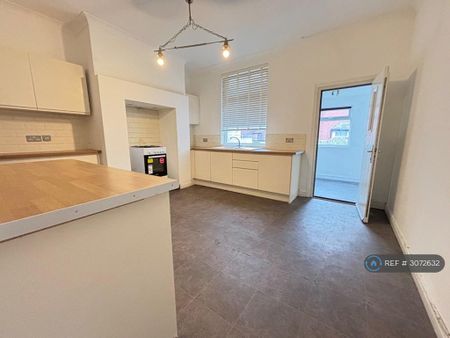 2 bedroom terraced house to rent - Photo 4
