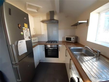 4 bedroom terraced house to rent - Photo 5