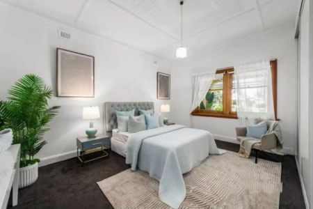 Timeless Art Deco Elegance in Prestigious Tusmore - Photo 3