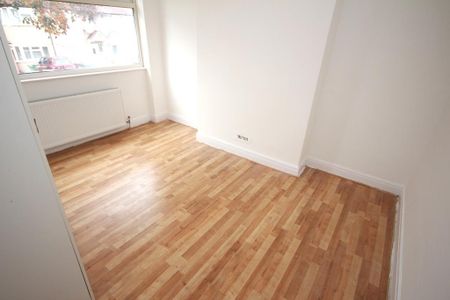 4 bedroom semi-detached house to rent - Photo 5