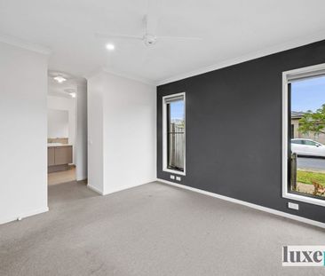 Modern Family Living in a Prime Club Armstrong Location - Photo 1