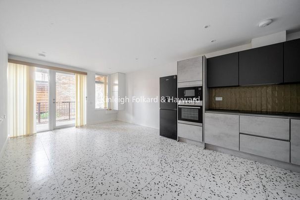 Commonside East, Mitcham CR4 - Photo 1