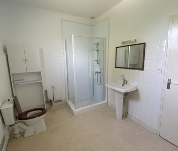 Location Appartement 2 pièces 53m² LE CREUSOT 71200 - Photo 6