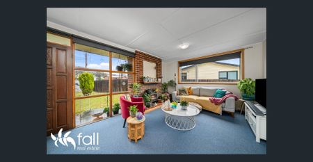 Three Bedroom Home (Construction In Backyard) - Photo 2