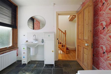 2 bedroom terraced house to rent - Photo 4