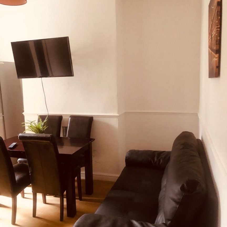 6 Bedroom Terraced To Rent in Nottingham - Photo 1