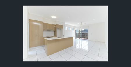 3-Bed, 2-Bath Townhouse with Private Courtyard - Photo 5