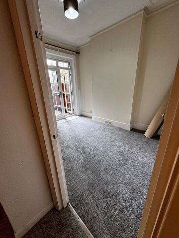 1 Bed Flat, Penge, SE20 - Photo 3