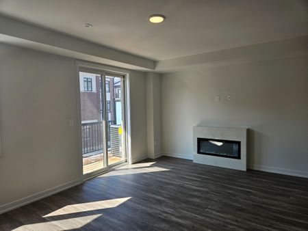 For Lease - 8 Lewis Craigie Lane, Richmond Hill, Ontario - Photo 3