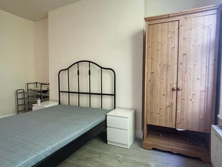 3 bedroom flat to rent - Photo 4