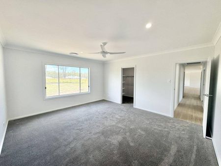 Only 12 months old & Move In Ready! - Photo 5