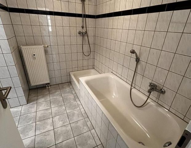 seltene Gelegenheit - möblierter 3-Raum-Wohntraum mit Süd-Balkon und Blick ins Grün - Foto 1