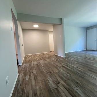 Spacious Newly Renovated 2 Bedroom Near Downtown - Photo 3