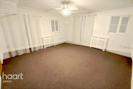 3 bedroom end of terrace house to rent - Photo 2