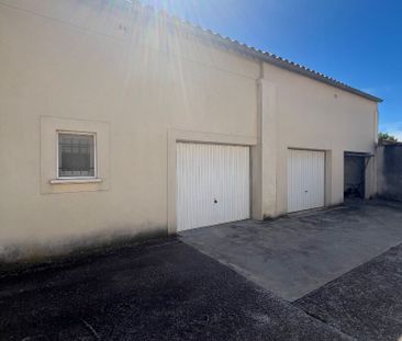 ROGNONAS - Partie de mas en campagne avec terrasse, cour et garage., - Photo 3